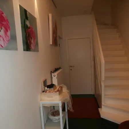 Апартаменты Mayflower Flat *